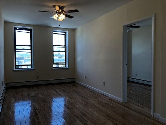 2nd image of 6226 Myrtle Ave APT 4