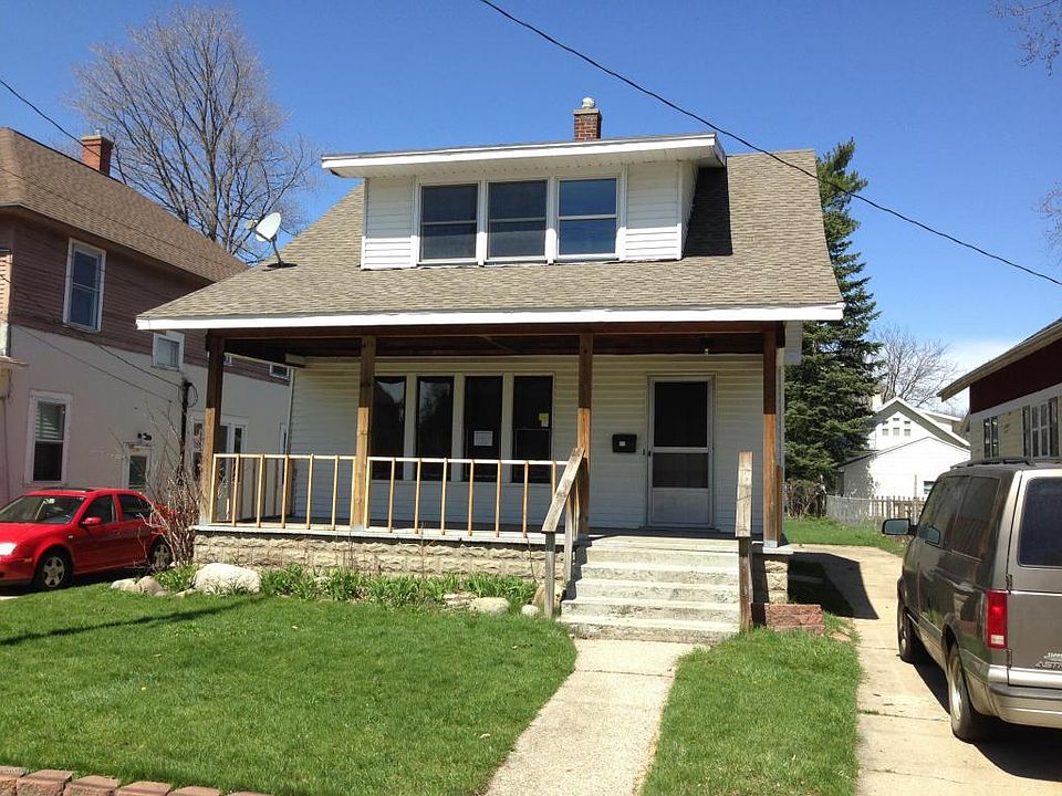 1st image of 11 Elmwood St NW