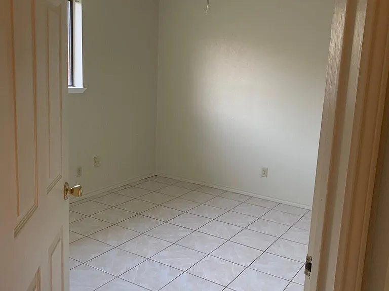1802 Bobcat Ln — Photo 12