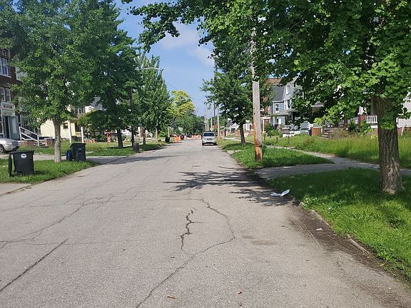 5th image of 10731-33 Lee Ave