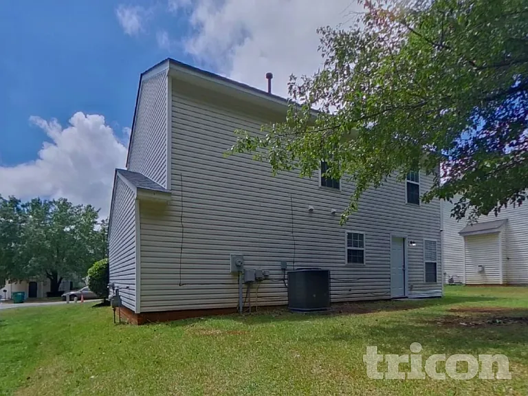 4940 Hopewood Ln — Photo 16