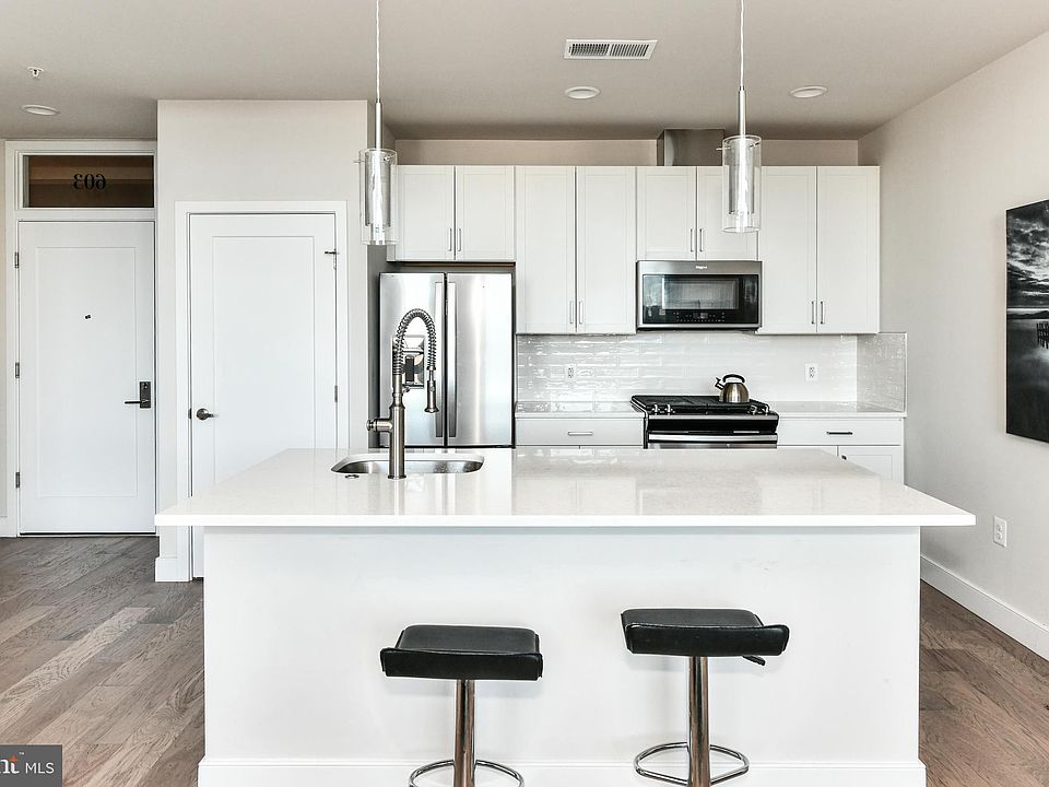 1st image of 2000 Clarendon Blvd #603