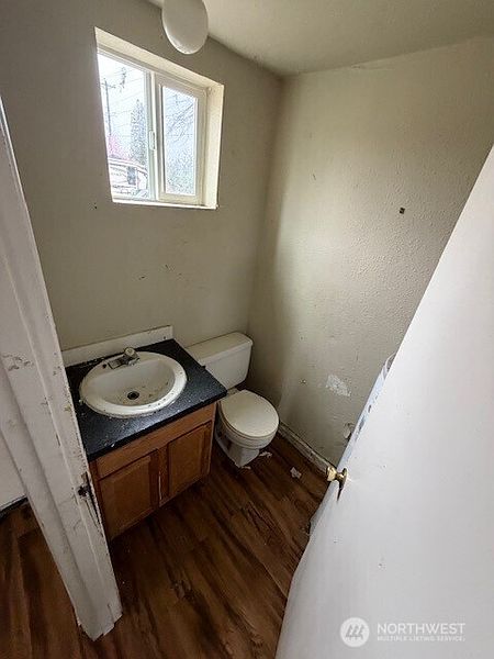 5th image of 2323 99th Street E