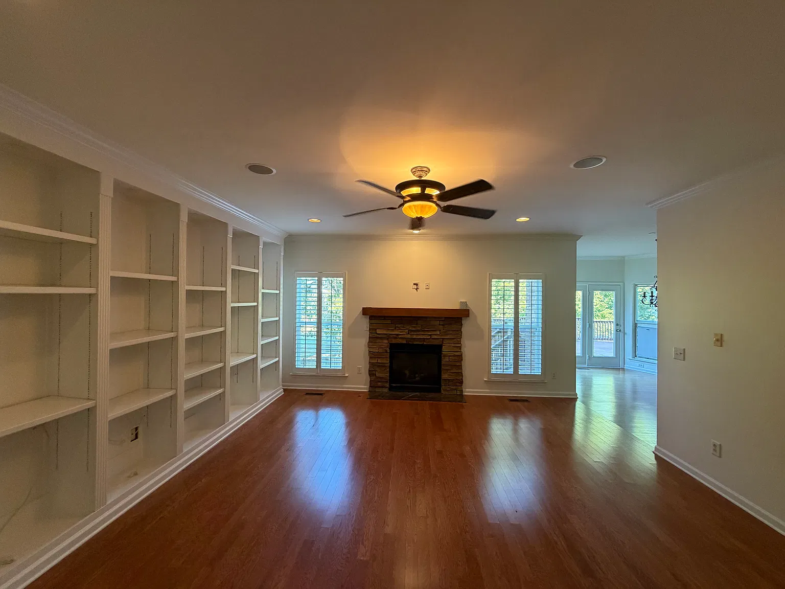 5 bed, 3.5 bath, 2926 sqft, $3,300 — Photo 3