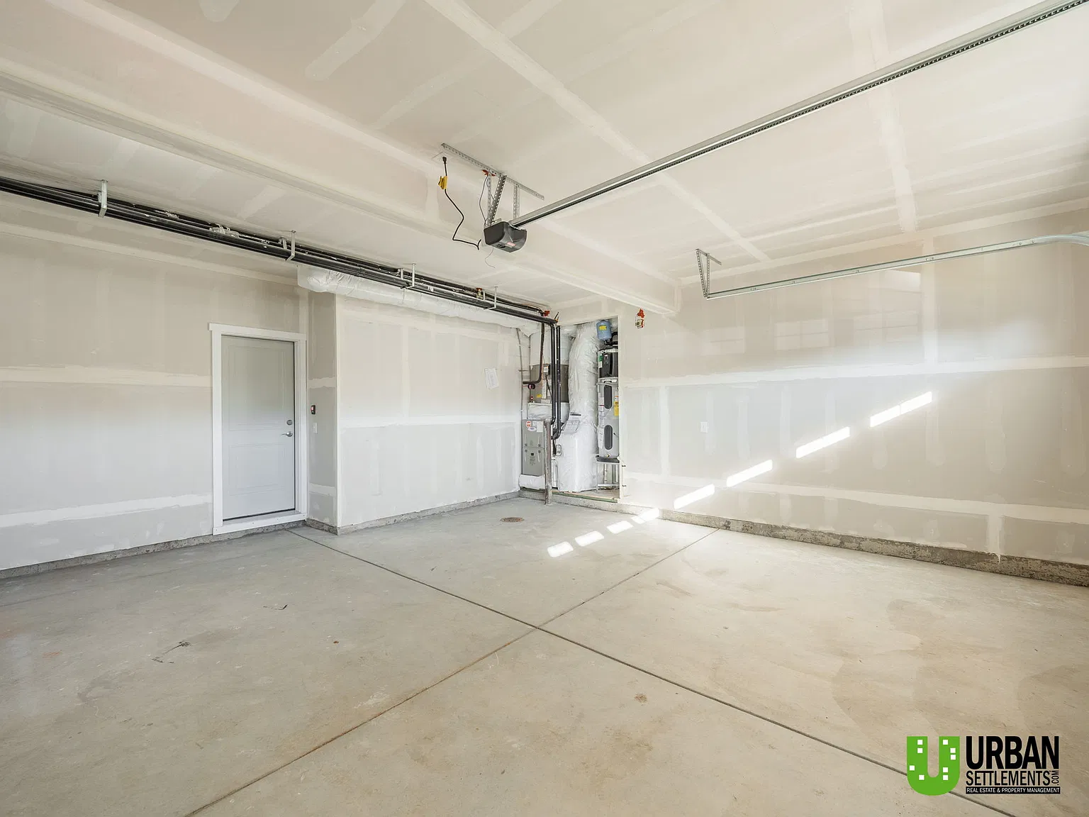 3 bed, 2.5 bath, 1850 sqft, $2,695 — Photo 2