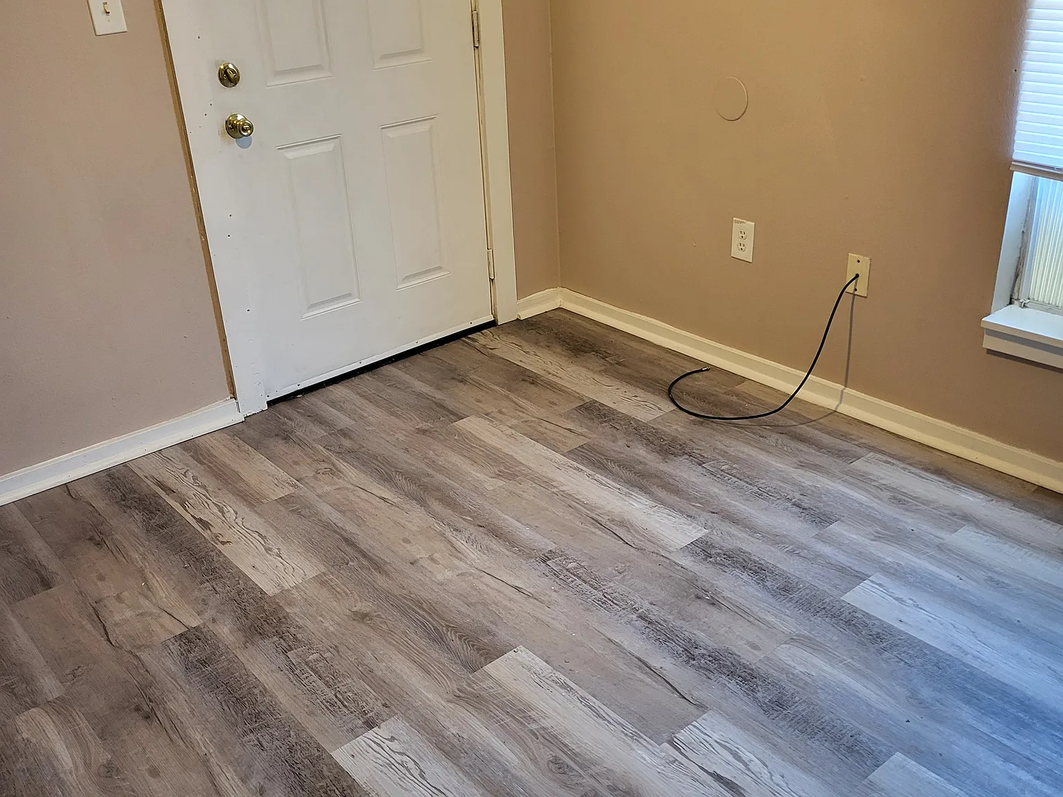 3 bed, 1.5 bath, 1000 sqft, $1,500 — Photo 2