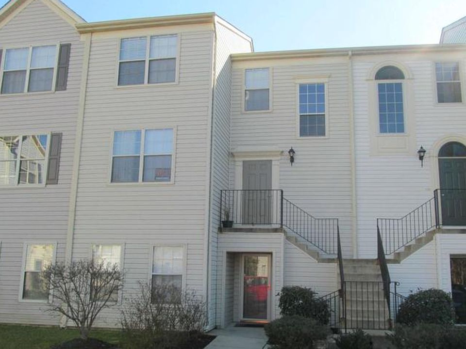1st image of 40 Sandstone Ct APT C