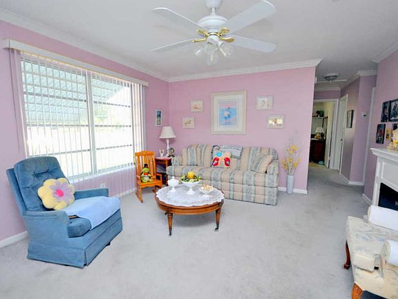 5th image of 300 Greenbrier Dr
