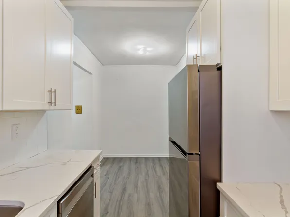 915 East 17th Street image 4 of 16