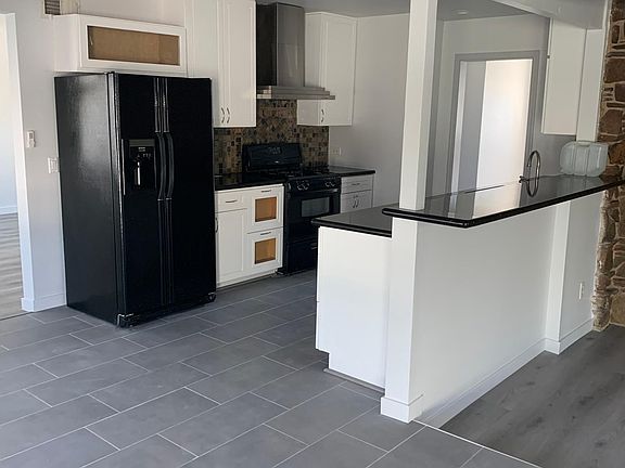 5th image of 2325 Revere Ave