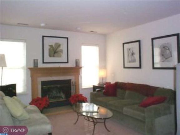 3rd image of 222 Sequoia Dr