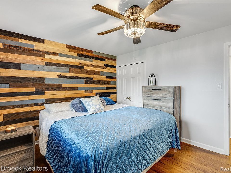 1136 N Selfridge Blvd, photo 6