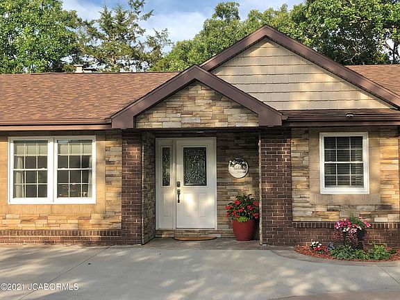 2nd image of 733 Primrose Ln
