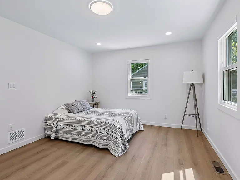 8440 Wentworth Ave S — Photo 14