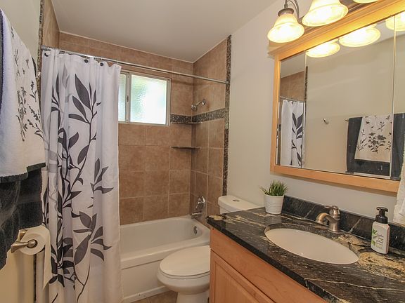 4th image of 1142 E Sego Lily Dr