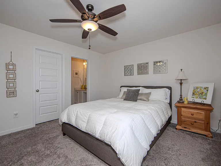 11913 James Overlook Ct — Photo 31