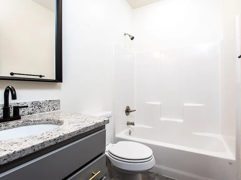 2885 N Oliver St — Photo 16