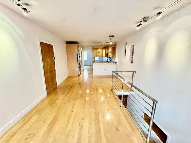 152 Prince St #2