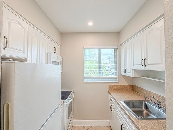 3rd image of 541 NE 44th St APT C