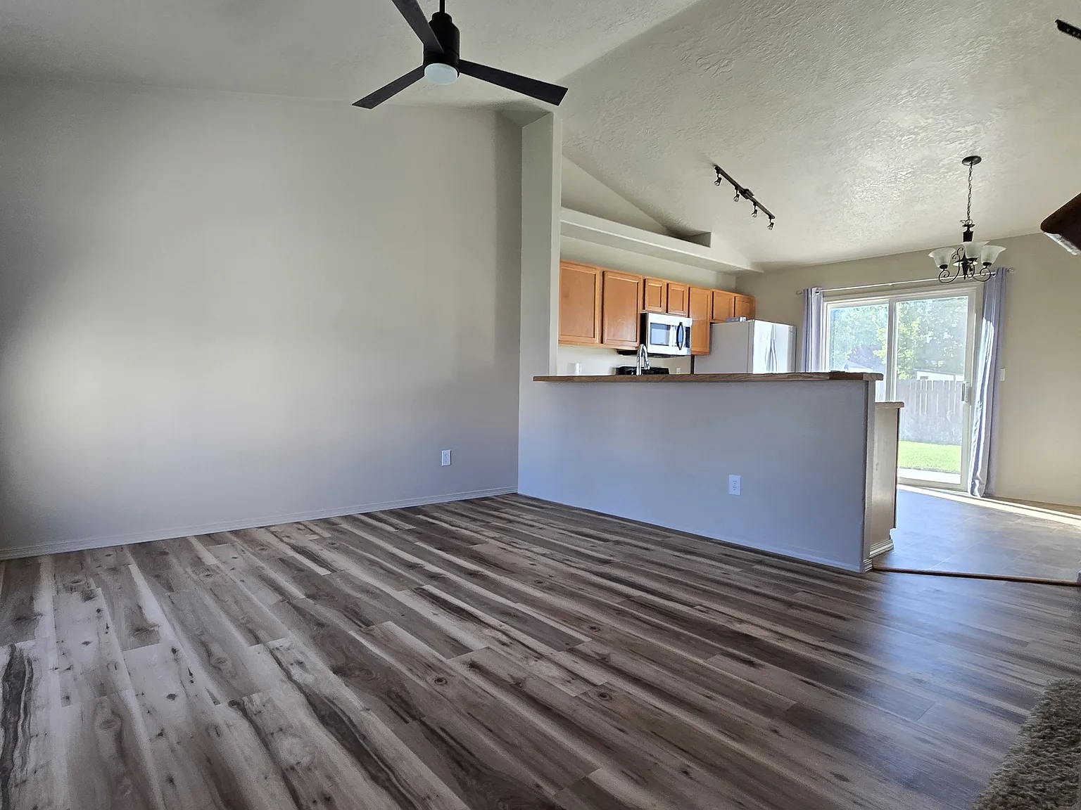 3 bed, 1165 sqft, $1,775 — Photo 3