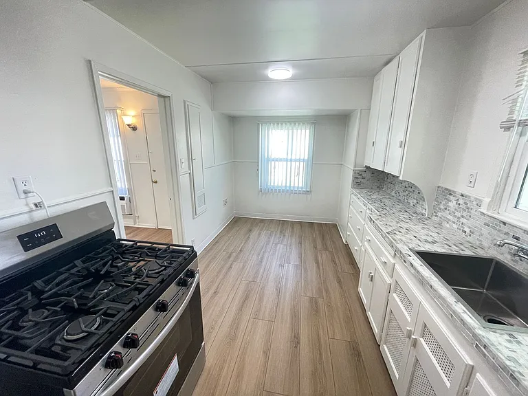 504-506 Elmwood Ave #508 — Photo 7