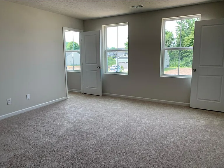 449 Regina Dr — Photo 9