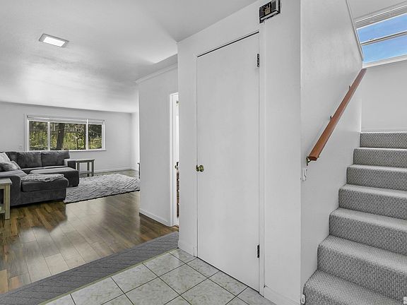 4th image of 1521 Hussman Ave