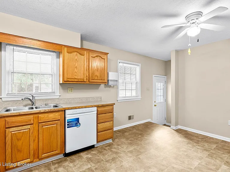 7506 Pimlico Dr — Photo 11