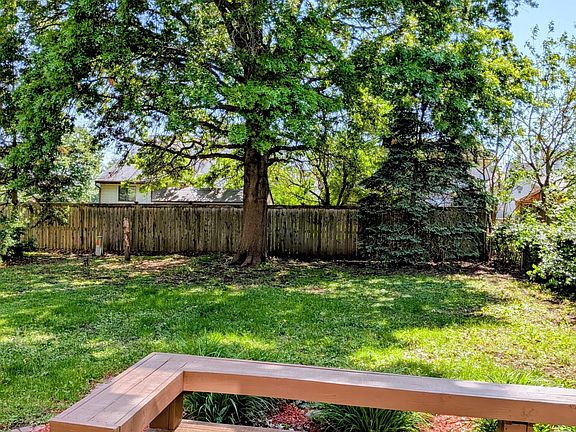 5th image of 515 Clearwater Dr