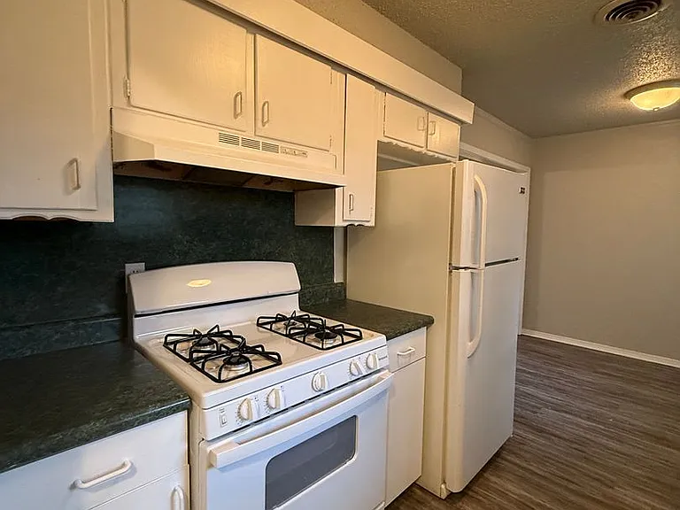 2412 Wyandotte Way — Photo 6