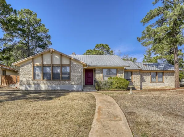 102 Lei Ct, Bastrop, TX 78602