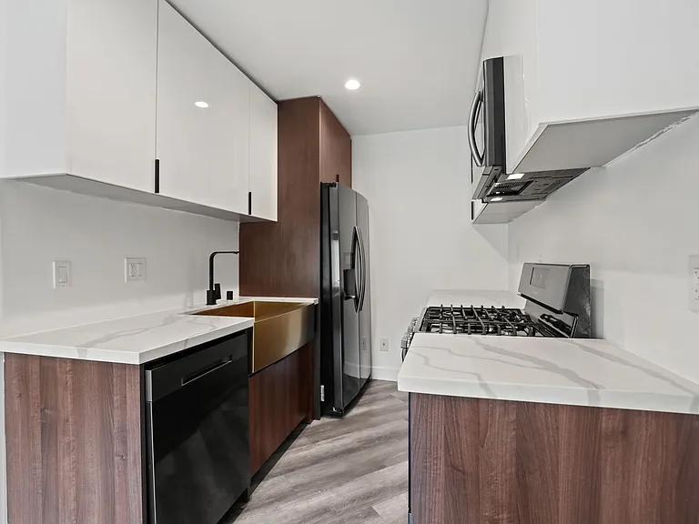 6307 Elgin Street Apartments — Photo 20