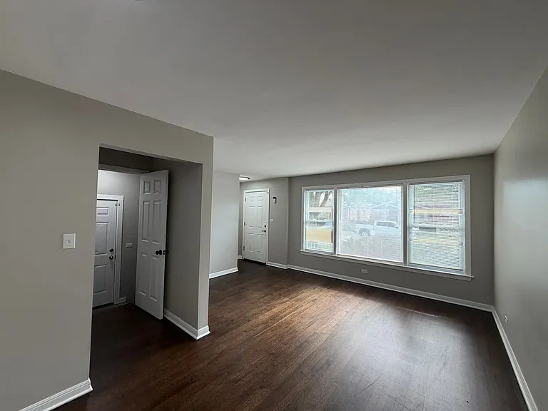 9756 S Lowe Ave — Photo 5