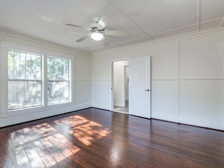 210 E Standifer St — Photo 17