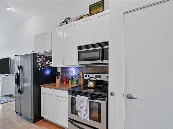 5th image of 2931 E 12th St Unit 306