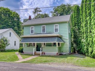 1928 Tomhicken Rd, Rock Glen, PA 18246