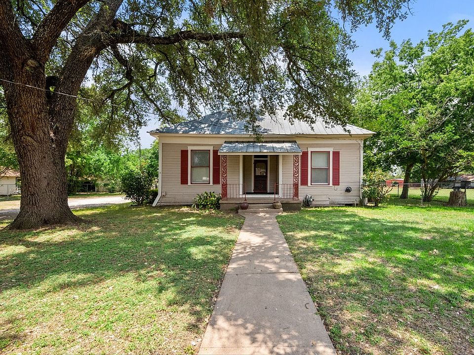 1st image of 403 E San Saba St