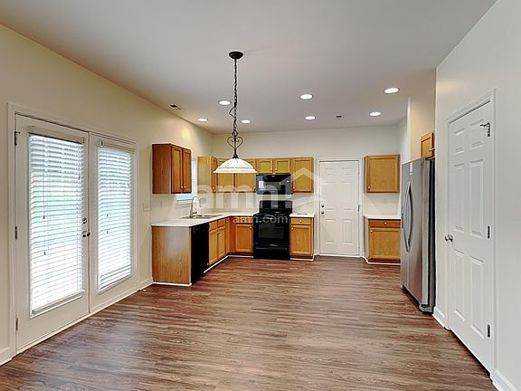 4th image of 120 Hawleyville Ln
