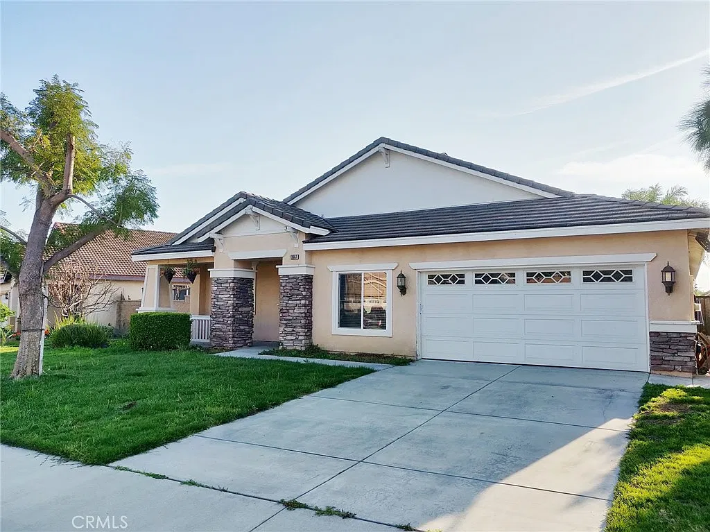 4 bed, 2433 sqft, $3,800 — Photo 1