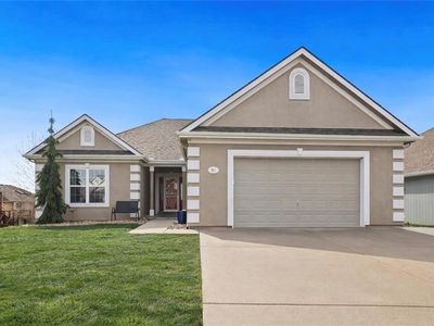 811 S Cherry Ln, Smithville, MO, 64089