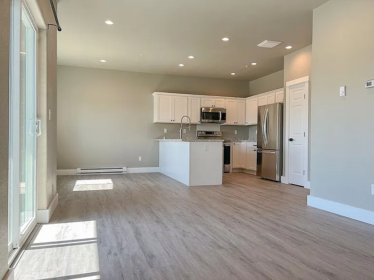 941 Covey Run Rd #205 — Photo 2