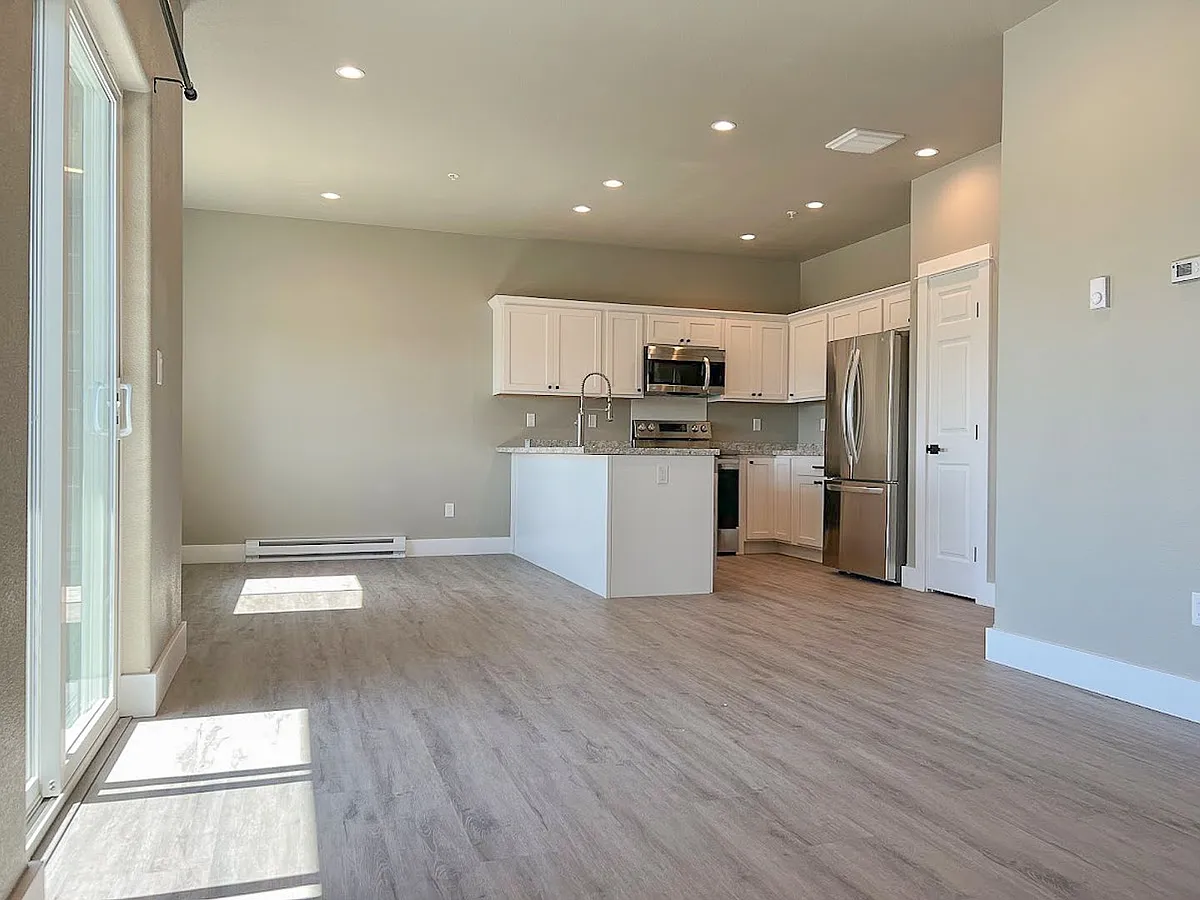 Building Photo - 941 Covey Run Rd #205