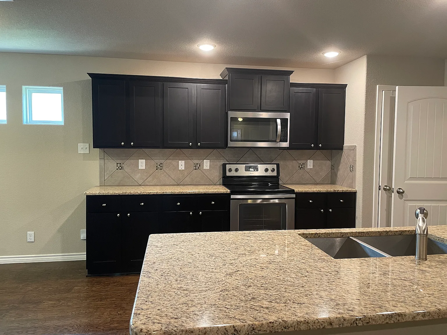 3 bed, 1598 sqft, $1,750 — Photo 2