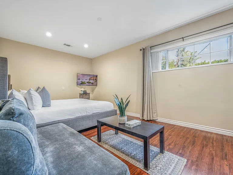 5659 Corbin Ave — Photo 43