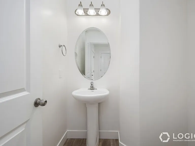 164 N Valcrest Dr — Photo 11