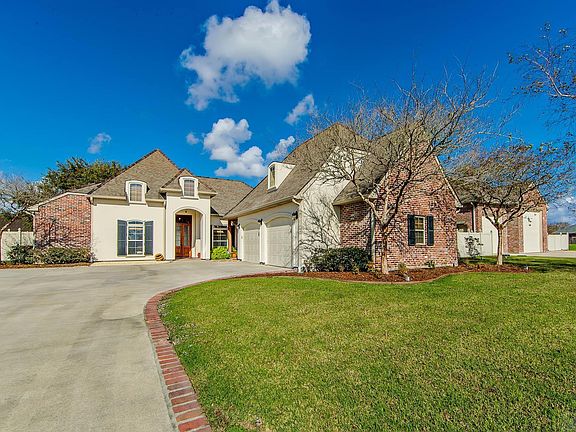 4th image of 1055 Oak Harbor Dr