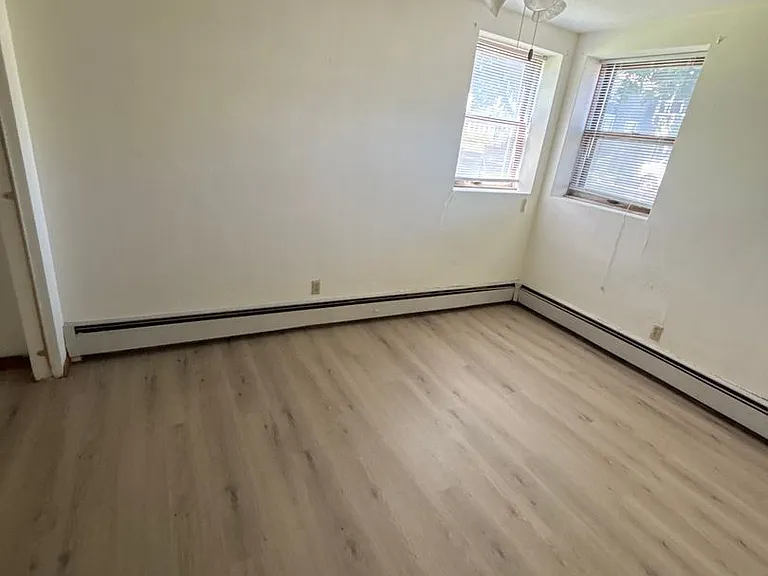 595 Victoria St N — Photo 4