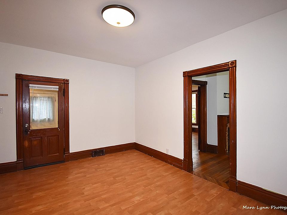 Separate dining room off kitchen and family/living room