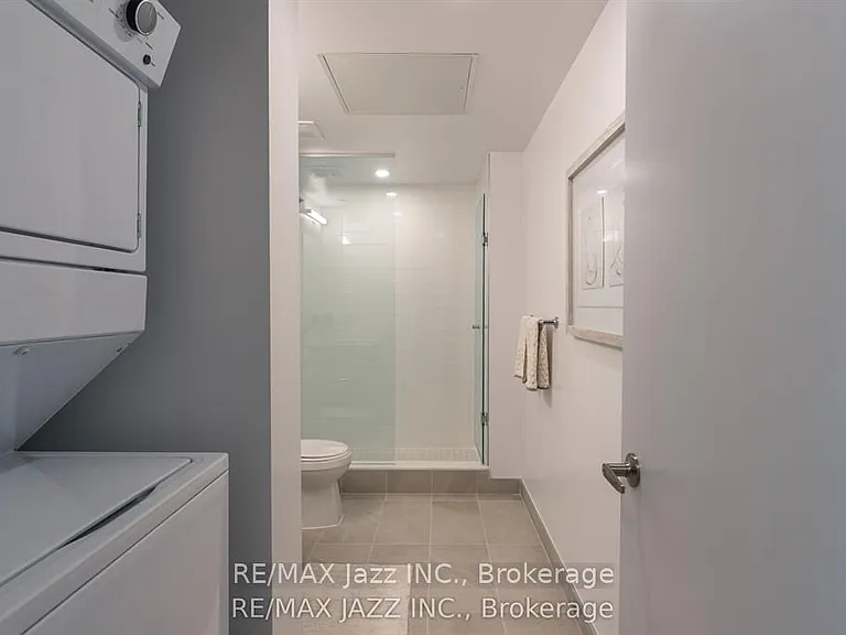 80 Bond St E #1202 — Photo 4