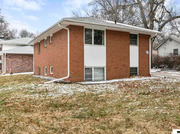 4104 E St, Lincoln, NE 68510